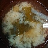 白菜と乾燥ワカメのお味噌汁